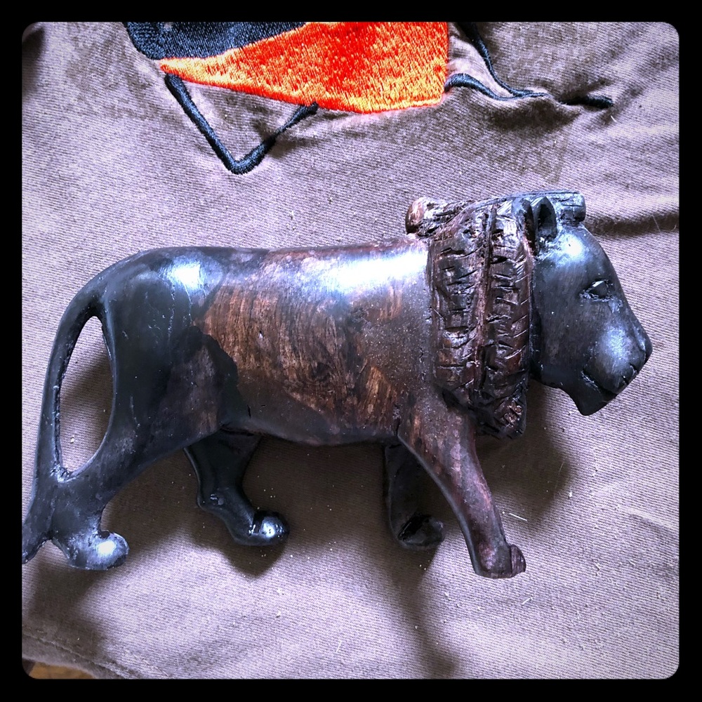 Wood carving African male lion mahogany authentic